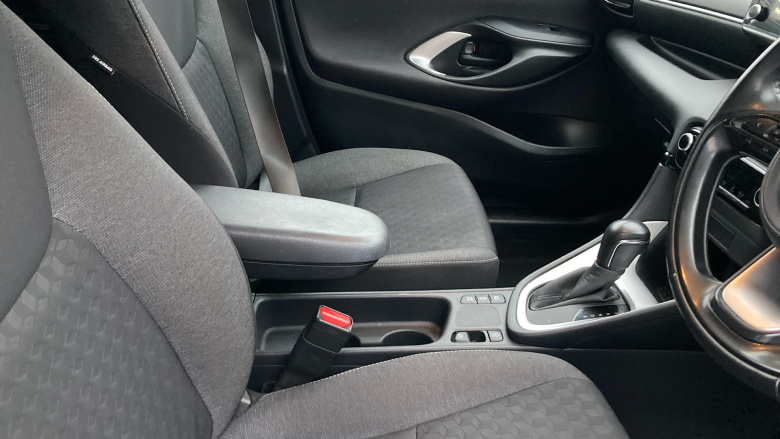 Toyota Yaris 1.5 Hybrid Design 5dr CVT Hybrid Hatchback